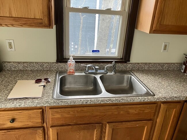 Building Photo - 37 Lawn St