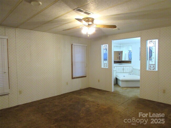Building Photo - 261 Wing Dr