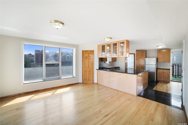 Building Photo - 2826 Batchelder St