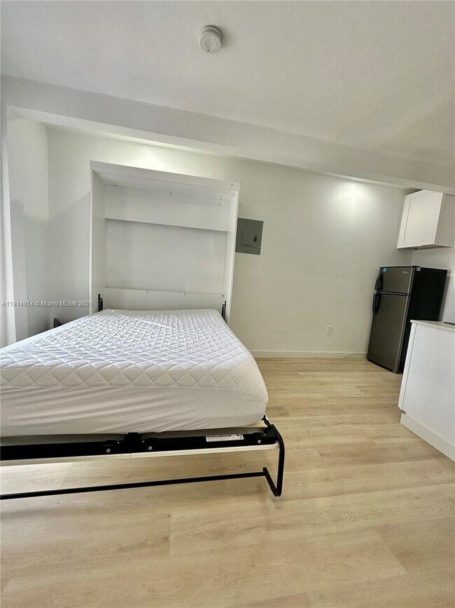 Building Photo - 415 75th St