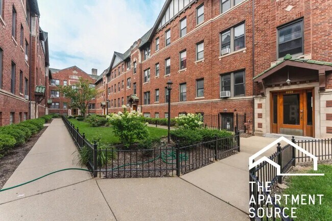 Building Photo - 3312 W Schubert Ave