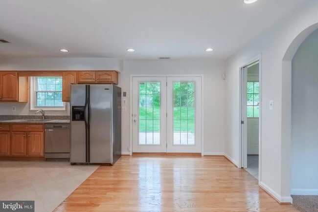 Building Photo - 5008 Treetop Ln