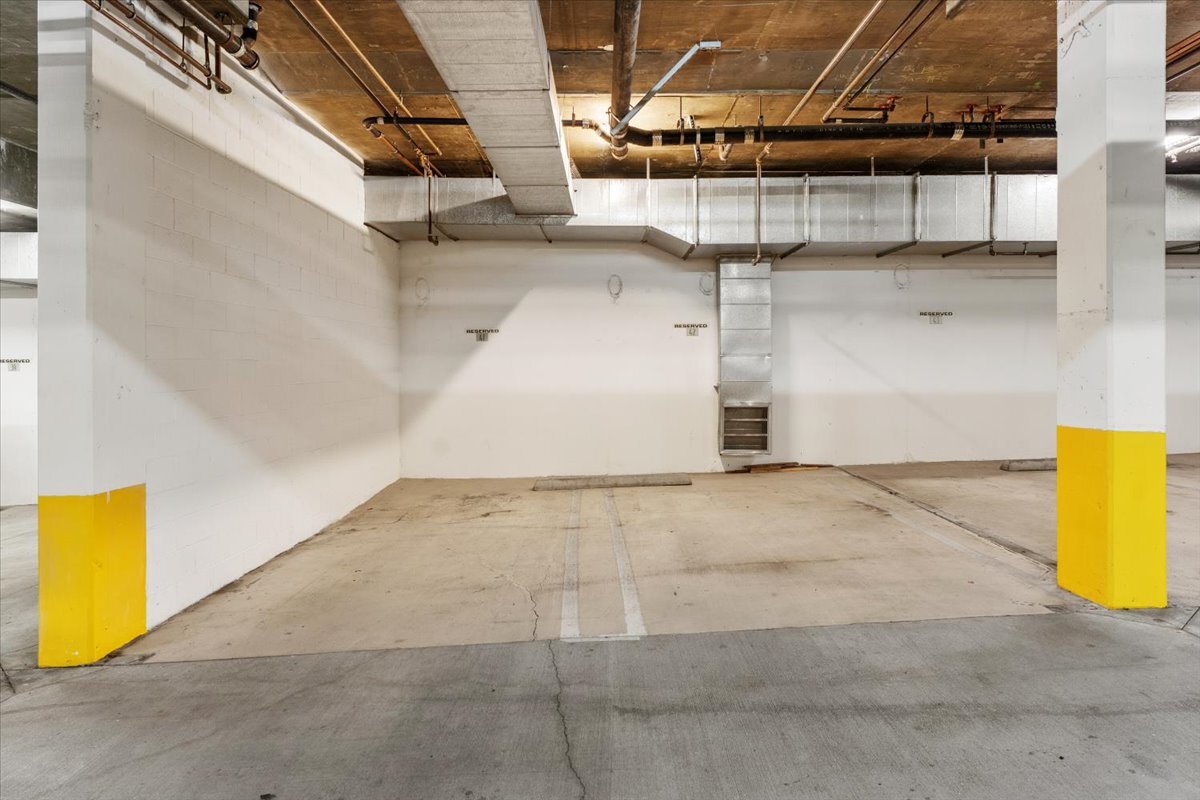 Building Photo - 851 N San Vicente Blvd