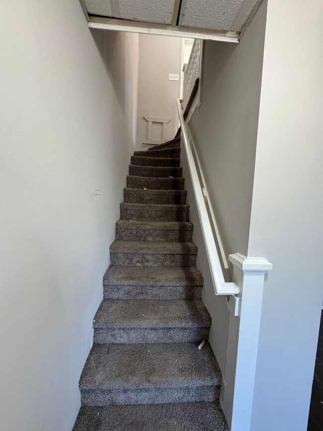 Building Photo - Spacious 3 Bedroom House with 1 bath for R...
