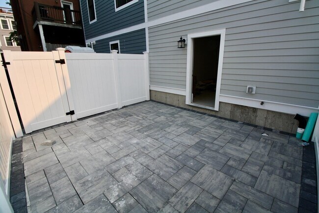 Building Photo - 270 Athens St