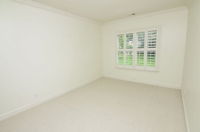Building Photo - English Cottage in the heart of Belle Meade