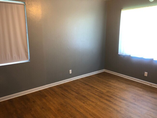 Building Photo - Hurry, Won't Last Long!