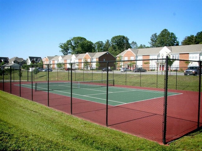 Building Photo - Park at Village Green