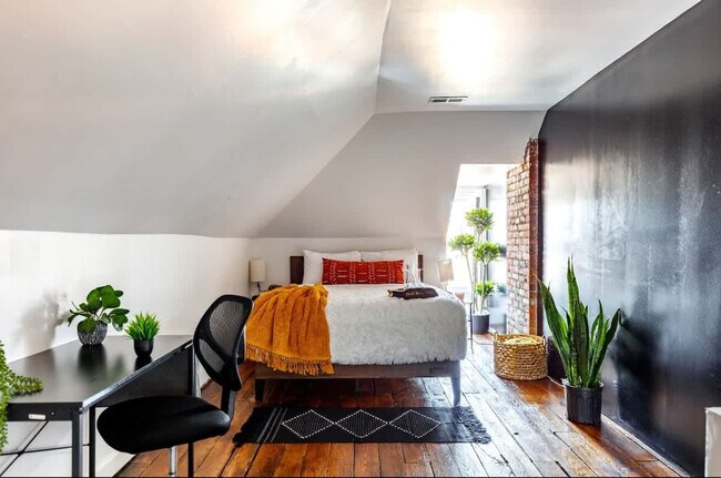 Building Photo - 575 1/2 City Park Avenue-SI ID1265608P