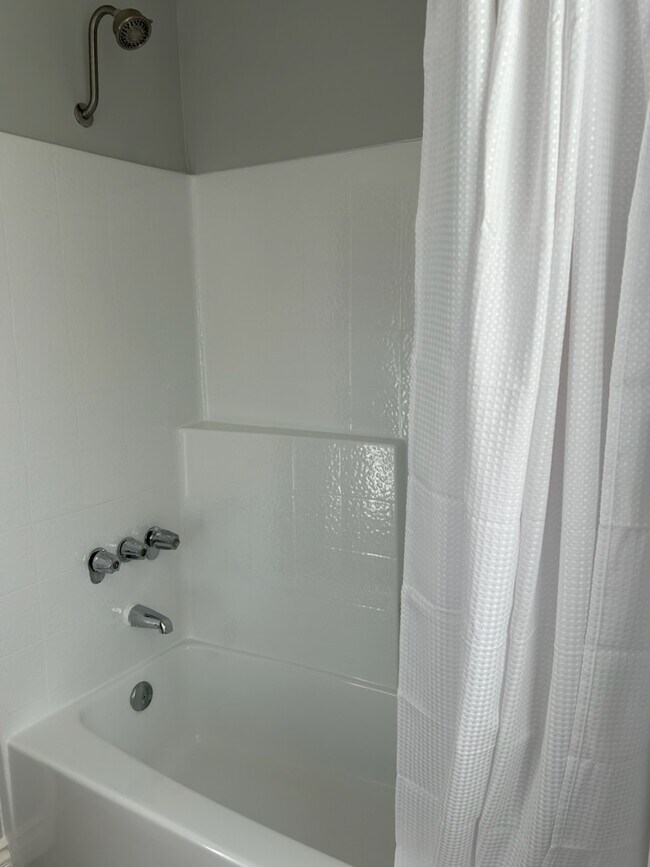 Building Photo - 9900 Jordan Ave