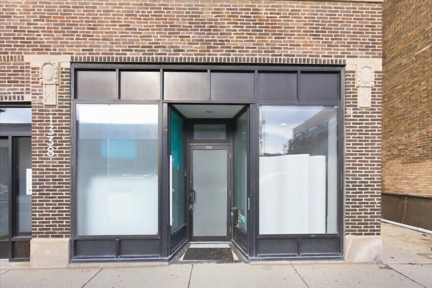 Building Photo - 1338 W Irving Park Rd