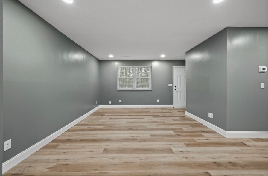 Building Photo - 680 Roddy Dr