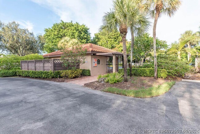 Building Photo - 6876 Palmar Ct