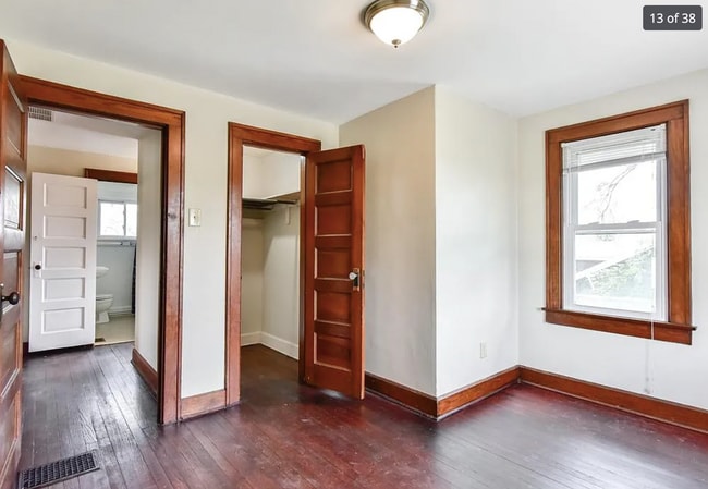 Building Photo - 2333 E 3rd St