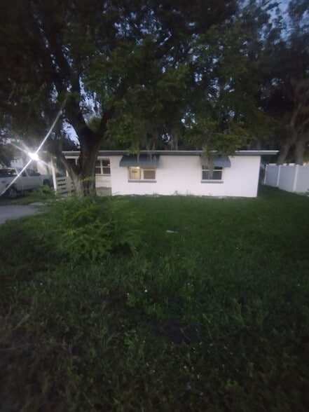Building Photo - 635 N Nova Rd