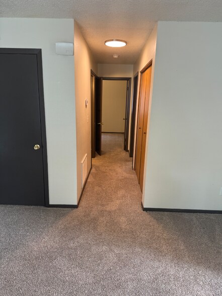 Building Photo - 620 S Mt Carmel St