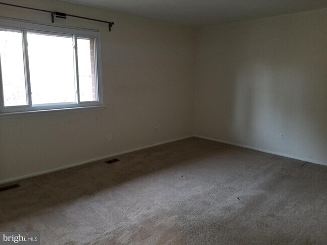 Building Photo - 1005 Worthington Dr