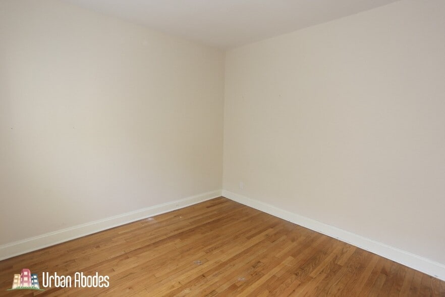 Building Photo - 4036 Ashland N Ave