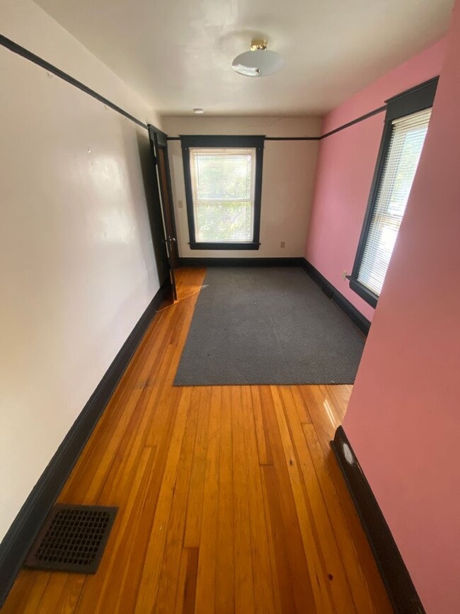 Building Photo - Charming 4-Bedroom Historic Home Near Downtown!