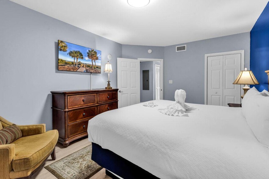 Building Photo - 2600 N Ocean Blvd