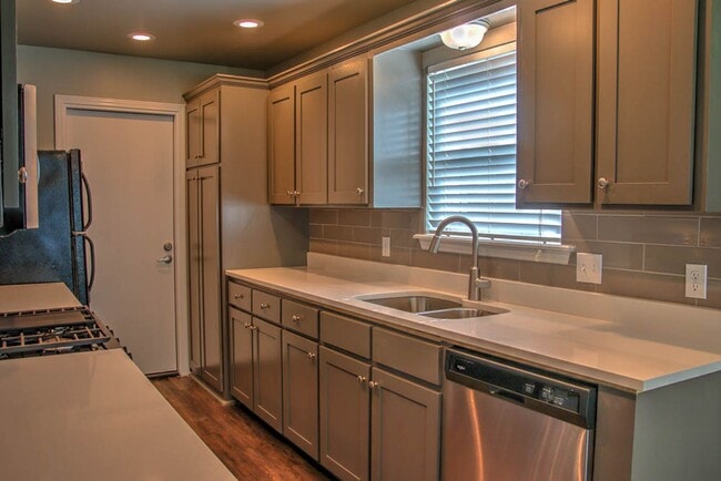 Building Photo - Bixby 3 bed 2 bath in Bixby schools