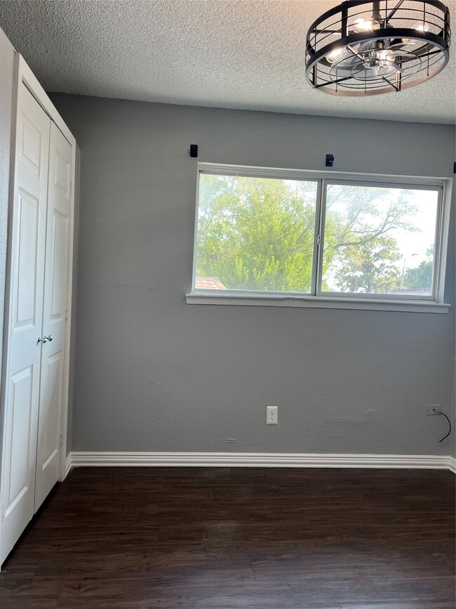 Building Photo - 738 Coolwood Dr