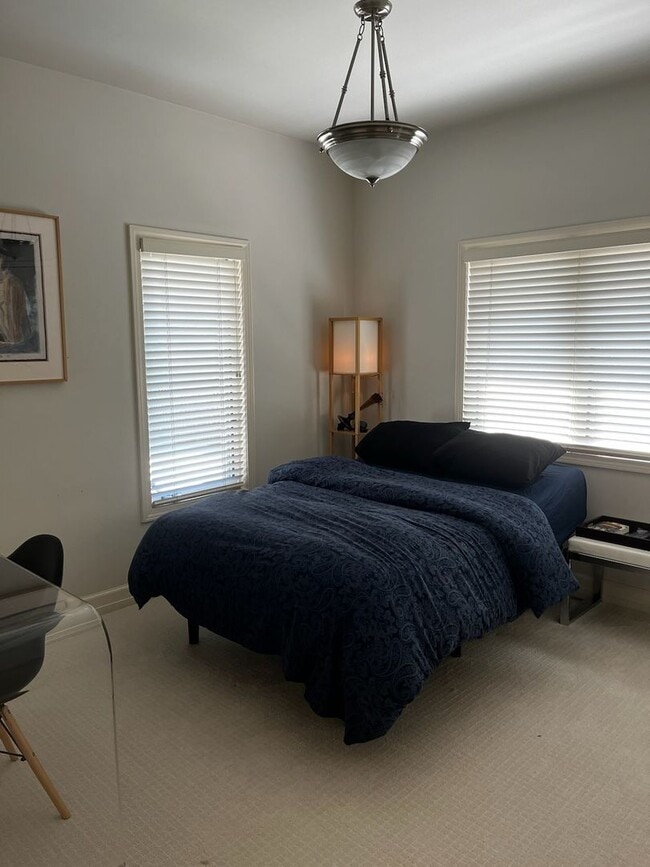 Building Photo - Stunning Custom Built Home with ALL Utilities Included!!