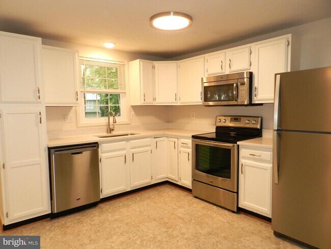 Building Photo - 10605 Holleybrooke Dr