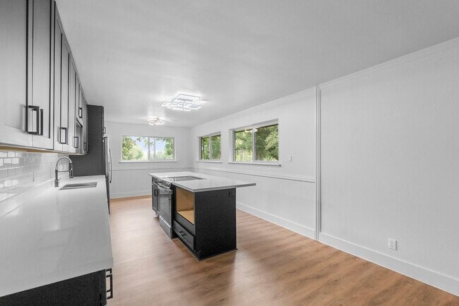 Building Photo - 62 Greenbriar Dr