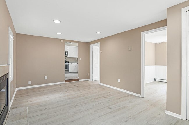 Building Photo - 753 8th Ave S