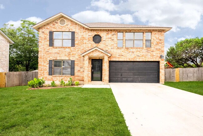 Building Photo - Spacious & Thoughtfully Updated 4-Bedroom ...