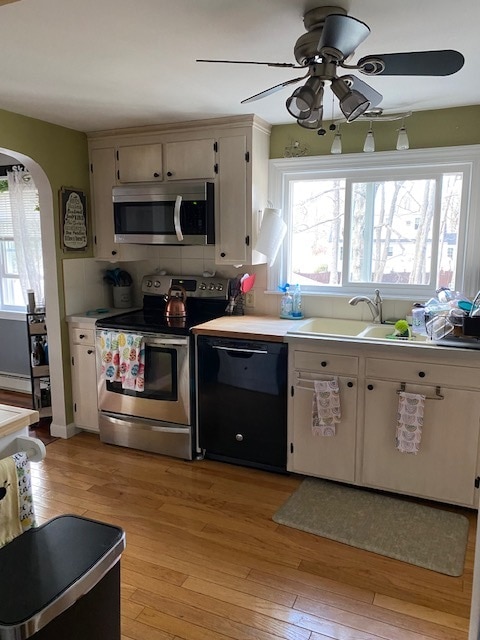 Fully applianced kitchen - 3 Roosevelt Ave