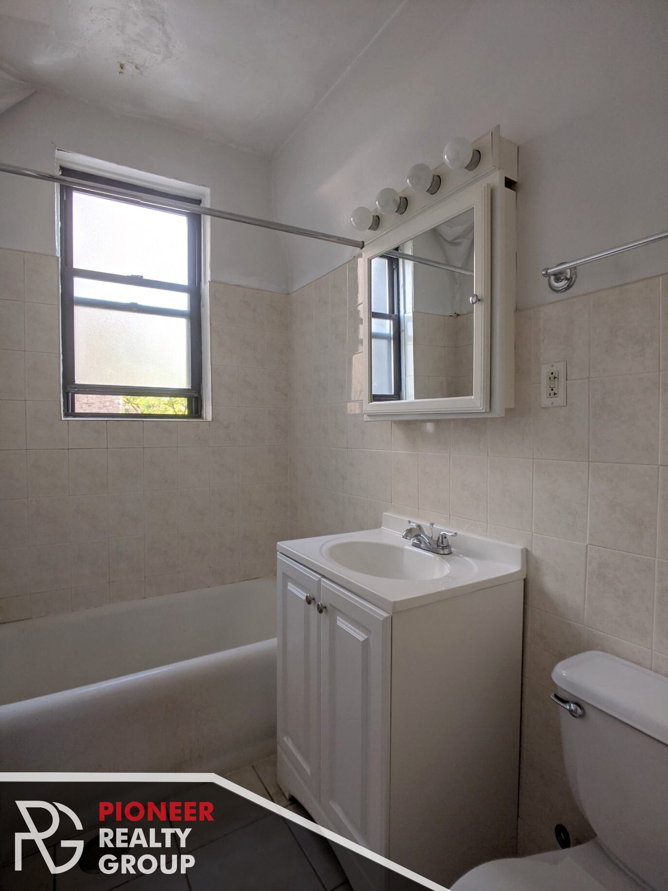 Building Photo - 1160 N Dearborn St