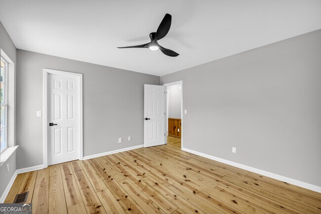 Building Photo - 106 Degrandis Ln NE