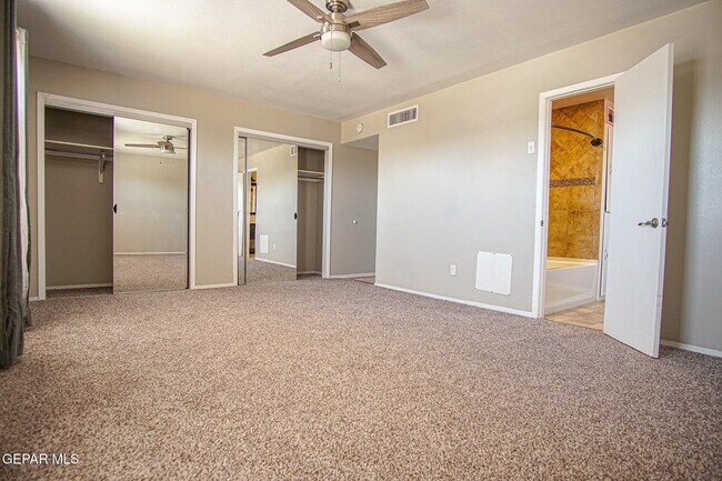 Building Photo - 5125 Round Rock Dr