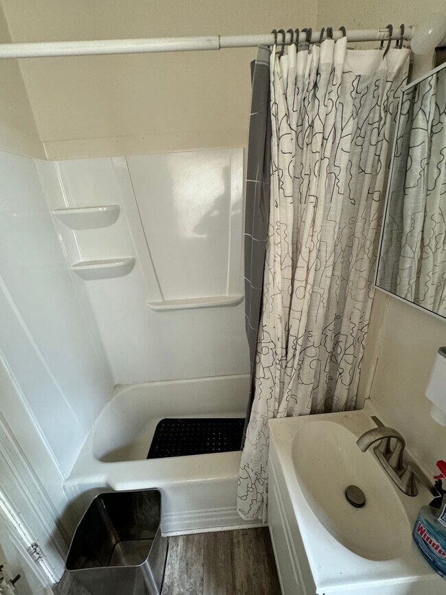 Building Photo - 2 bed house Rva North Side! PET FRIENDLY, ...