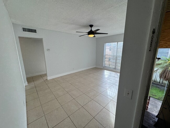 Building Photo - 4501 Treehouse Ln