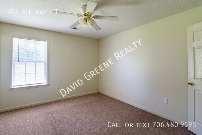 Building Photo - 206 6th Ave