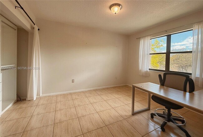 Building Photo - 511 Ives Dairy Rd