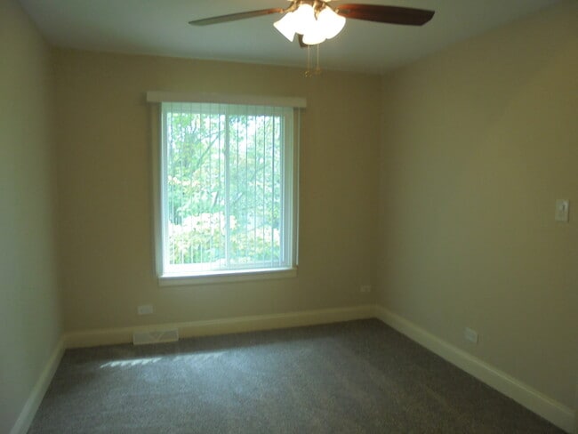 Building Photo - 1085 Hecker Dr