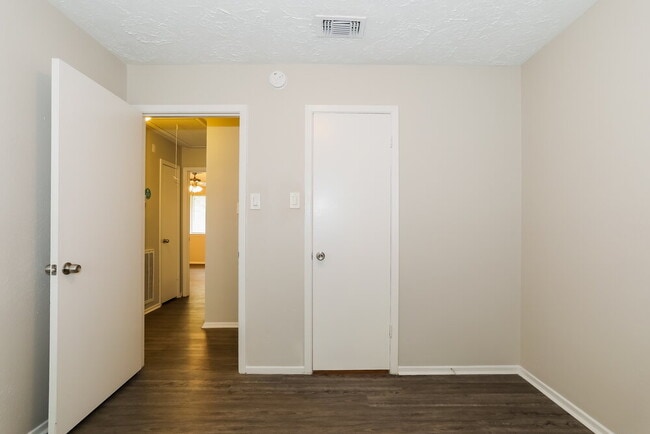 Building Photo - 7318 Sunlight Ln