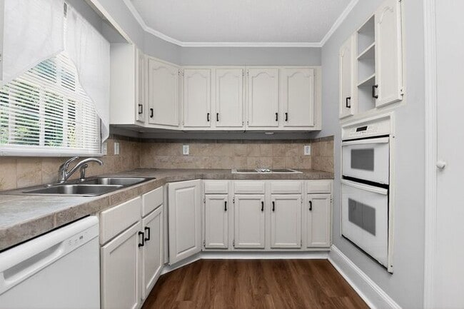 Building Photo - 3BD/2BA Single Family Home on Large Lot!