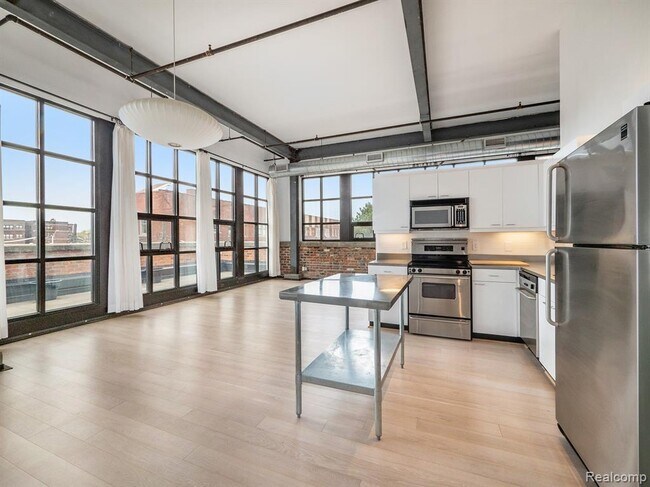 Building Photo - 460 W Canfield St