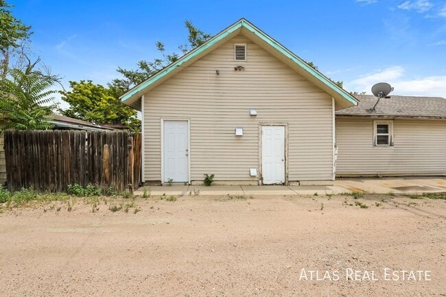 Building Photo - 861 Egbert St
