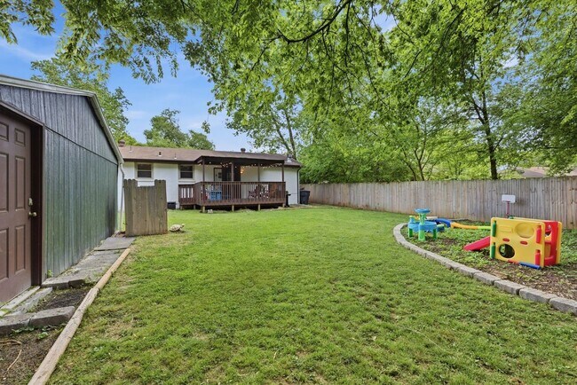 Building Photo - 3 Bedroom/ 2 Bath Home, Fenced Yard, Covered Porch, Large Workshop/Storage Building, Small storag...