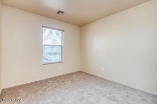 Building Photo - Well maintained 2-story, 4 bedroom and 2.5...