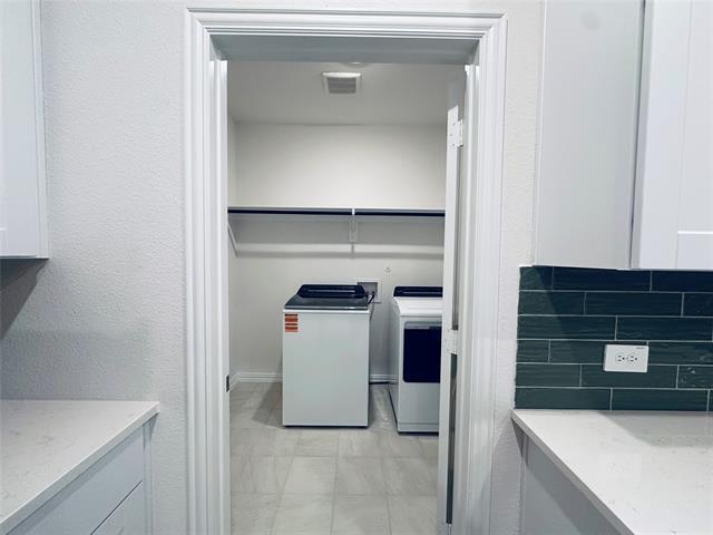 Building Photo - 606 Clover Crk Dr