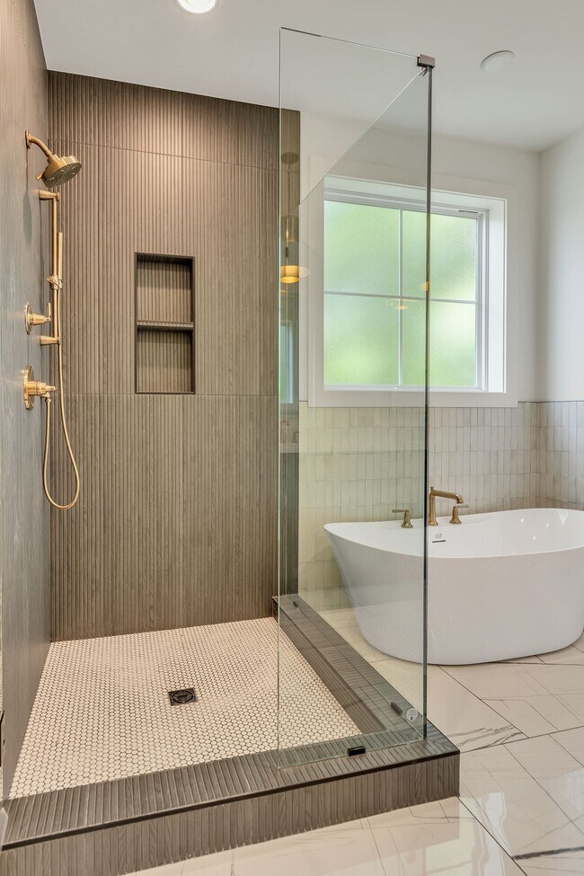 Building Photo - 660 Vernon Ave