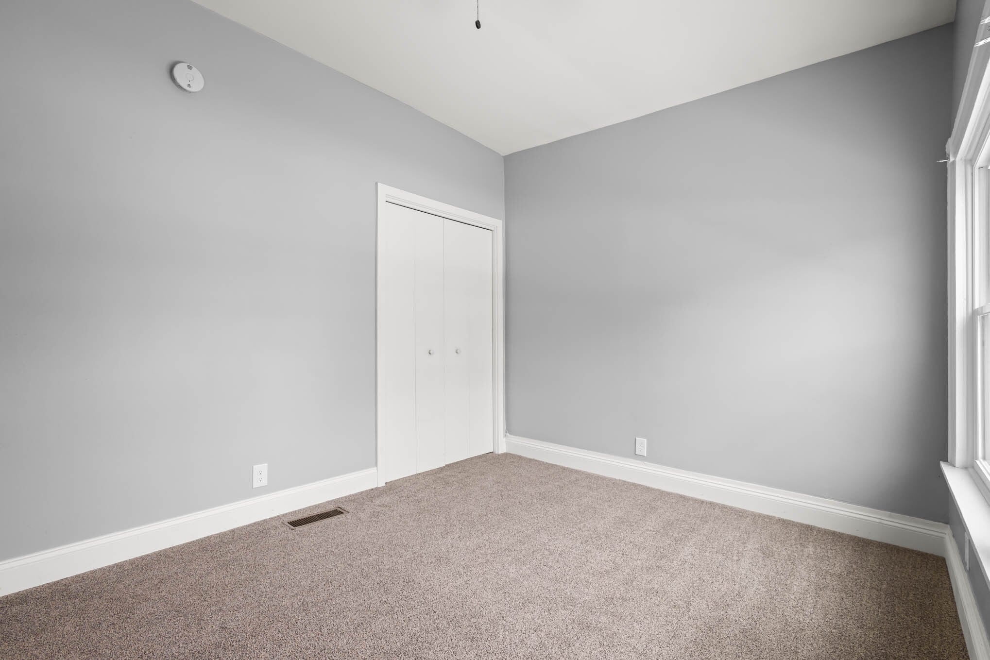 Building Photo - 208 S Swan St