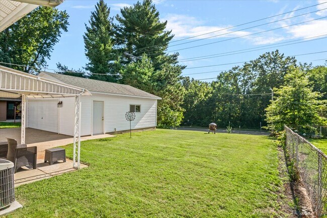 Building Photo - 1326 Johnson Ln